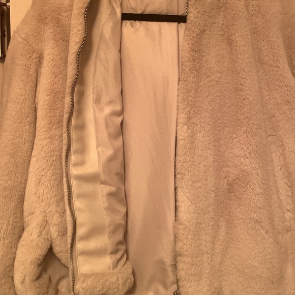 Zara woman’s fur hooded jacket - Picture 3 of 9